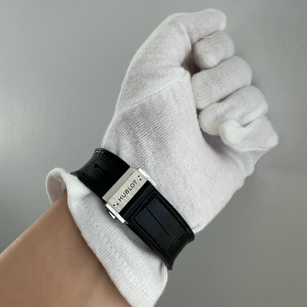Hublot Classic fusion Titanium 38mm with alligator strap - Picture 6 of 11
